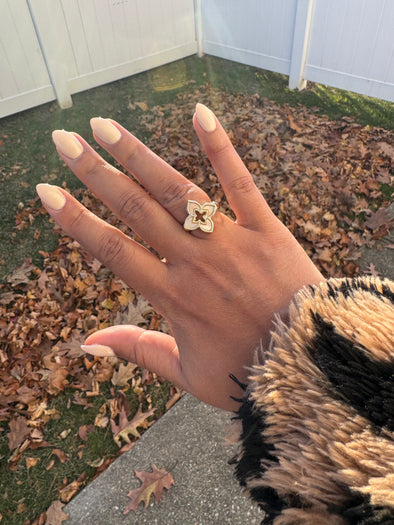 Mother of Pearl Clover Ring